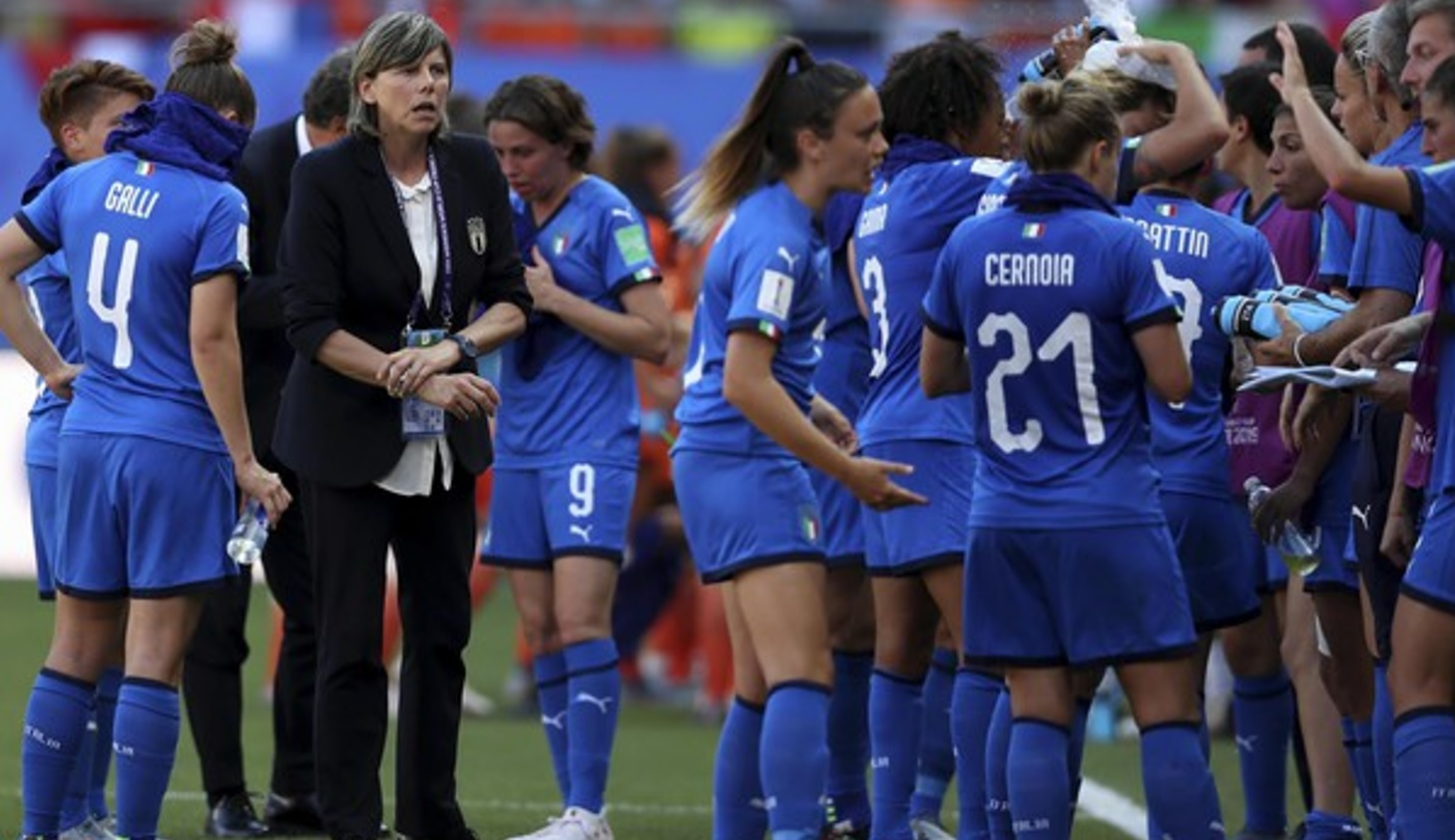 Calcio femminile in Italia, sì al professionismo: cosa cambia dal 1 luglio