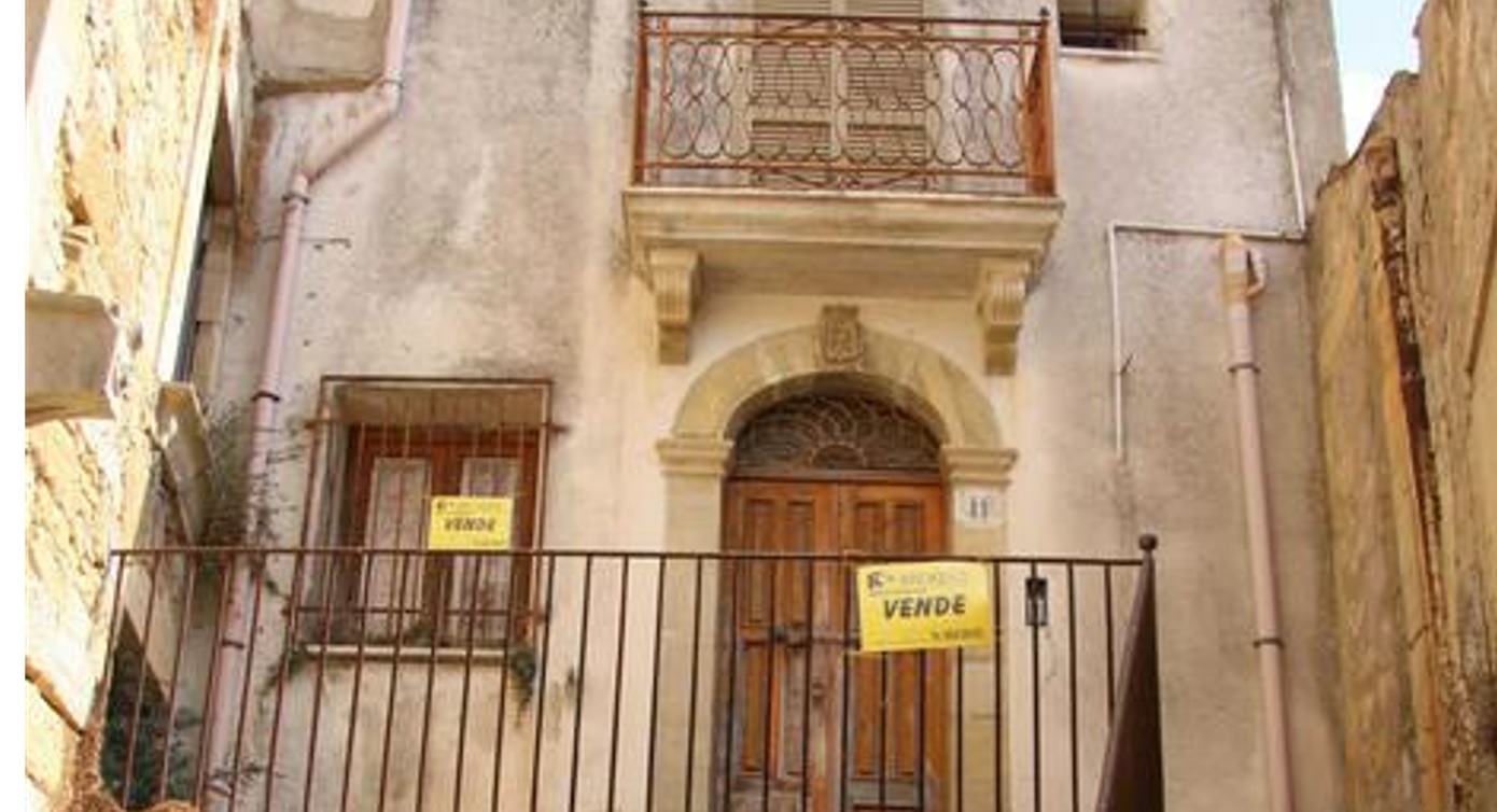 Leonforte, il sindaco Barbera lancia l’iniziativa “case a 1 euro” ﻿