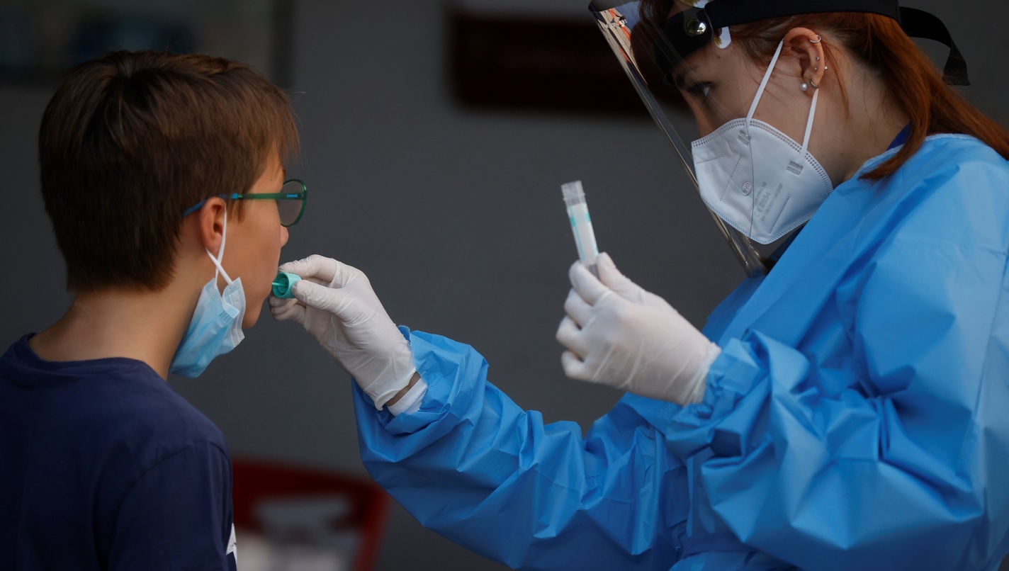 Covid, Iss “Tornano a crescere le reinfezioni, +17,3%”