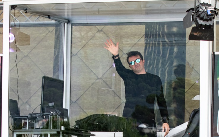 The Cube, la sfida di Christian chiuso in una teca a Palermo The Cube, la sfida di Christian chiuso in una teca a Palermo