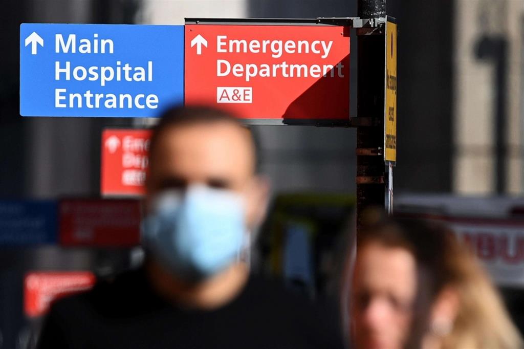 Covid, quanto dura in un colpo di tosse? Ecco la risposta