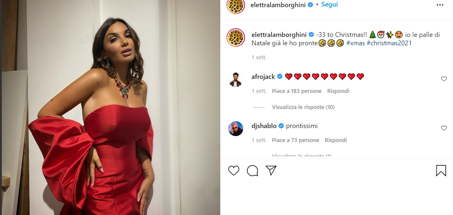Elettra Lamborghini in “rosso”, la foto hot per la canzone di Natale