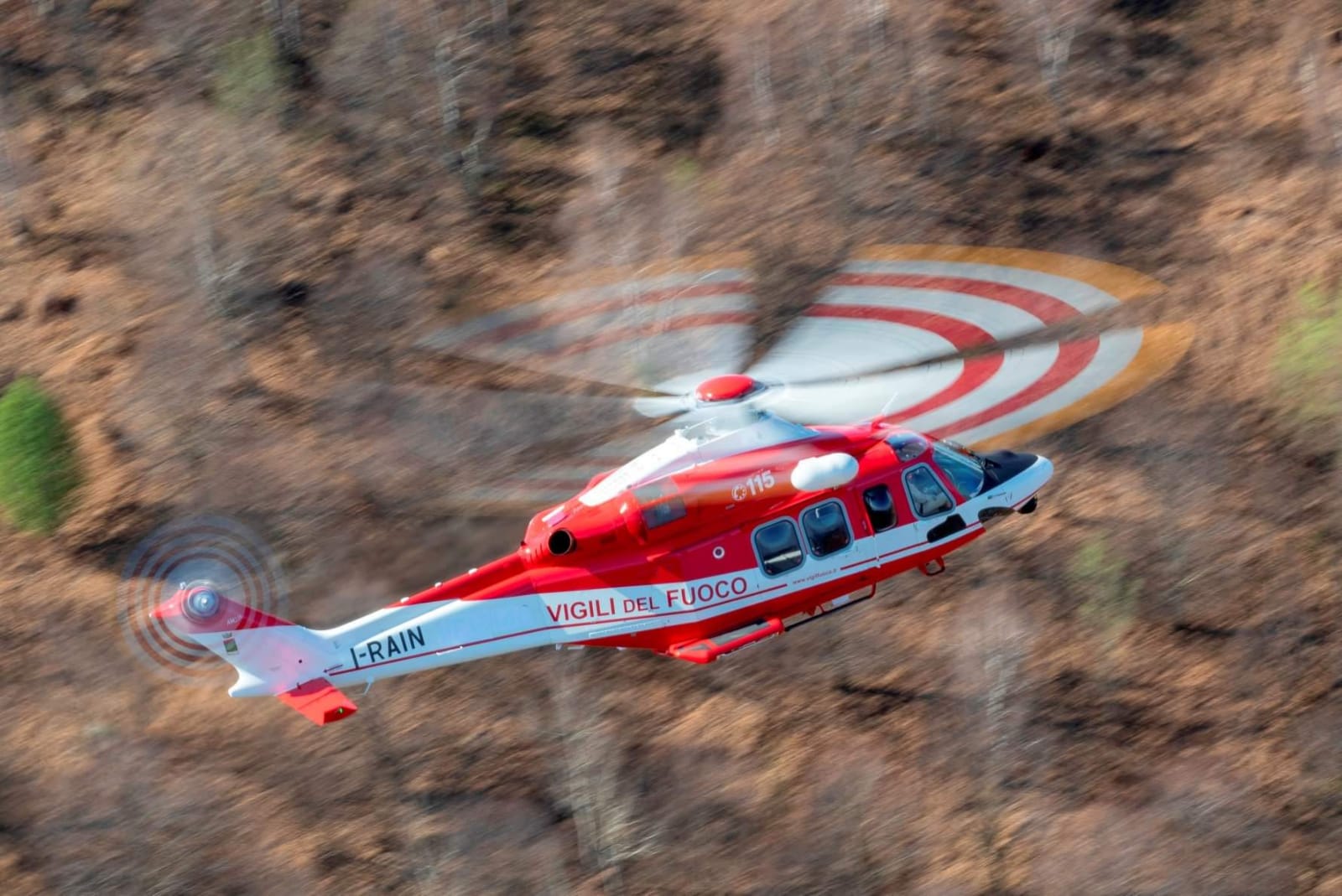 Lipari, turista salvato dai Vigili del Fuoco, video