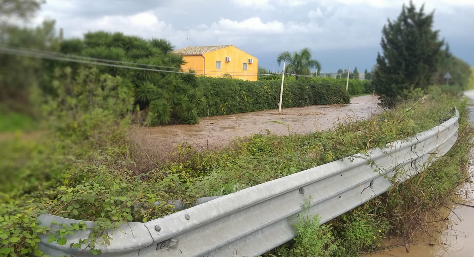 Maltempo a Siracusa, negozi e abitazioni allagate, strade chiuse