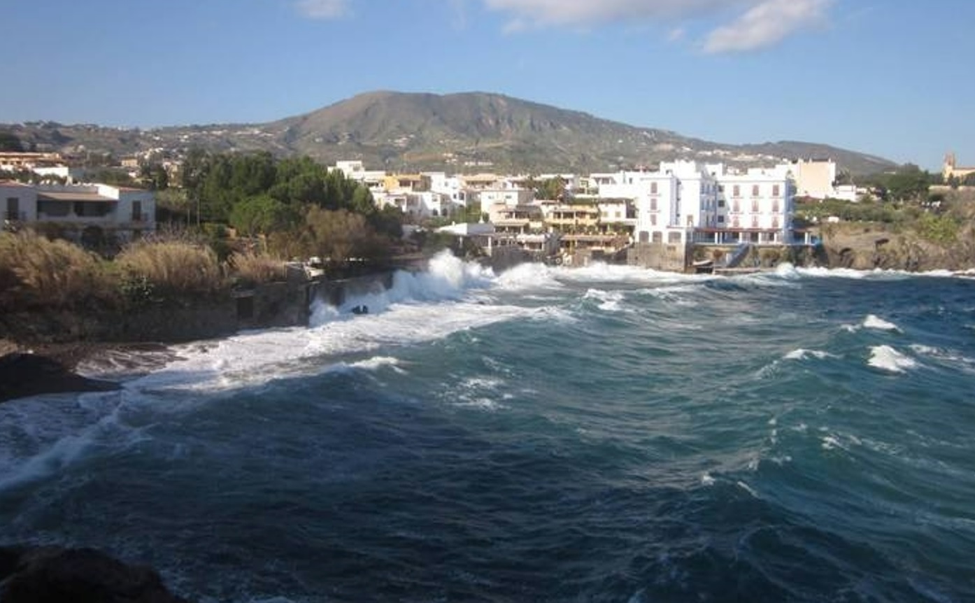 Tagli a collegamenti alle isole minori, i sindaci su tutte le furie