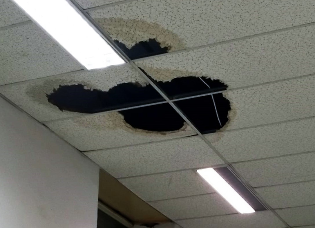 Scuole a rischio, all’Archimede di Catania piove dal soffitto