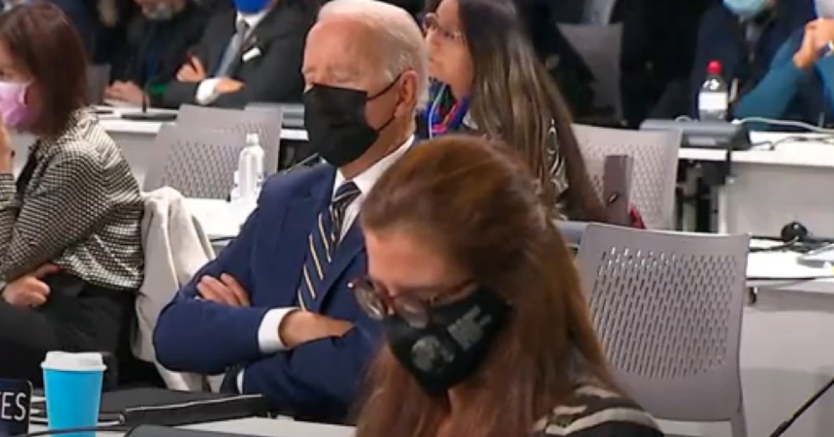 Presidente Usa Joe Biden si addormenta alla Cop26, il video Presidente Usa Joe Biden si addormenta alla Cop26, il video