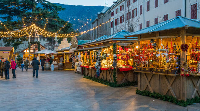 Ristoranti, shopping, montagna, le regole anti Covid per Natale 2021