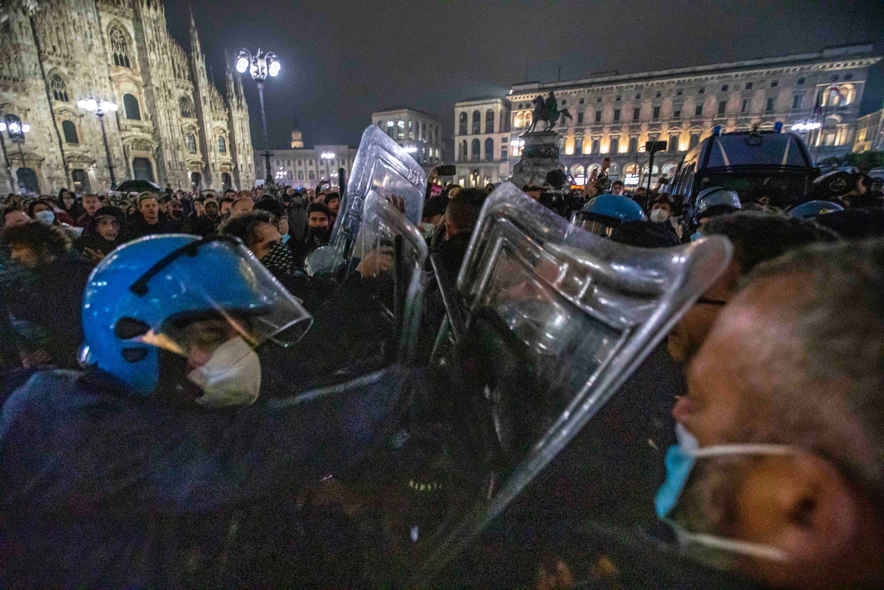 Mascherine e numero chiuso in città, ancora cortei no vax anche a Palermo