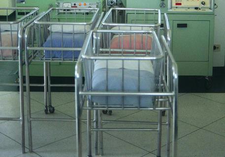 Donna no vax positiva al Covid partorisce, contagiata anche la neonata