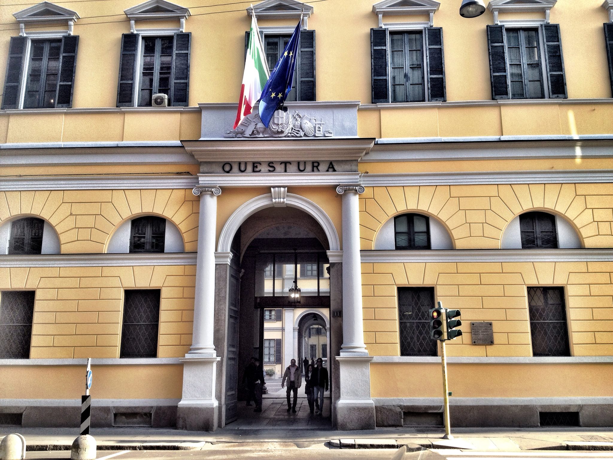 Terrorismo, blitz a Milano, arrestata giovane sostenitrice Isis