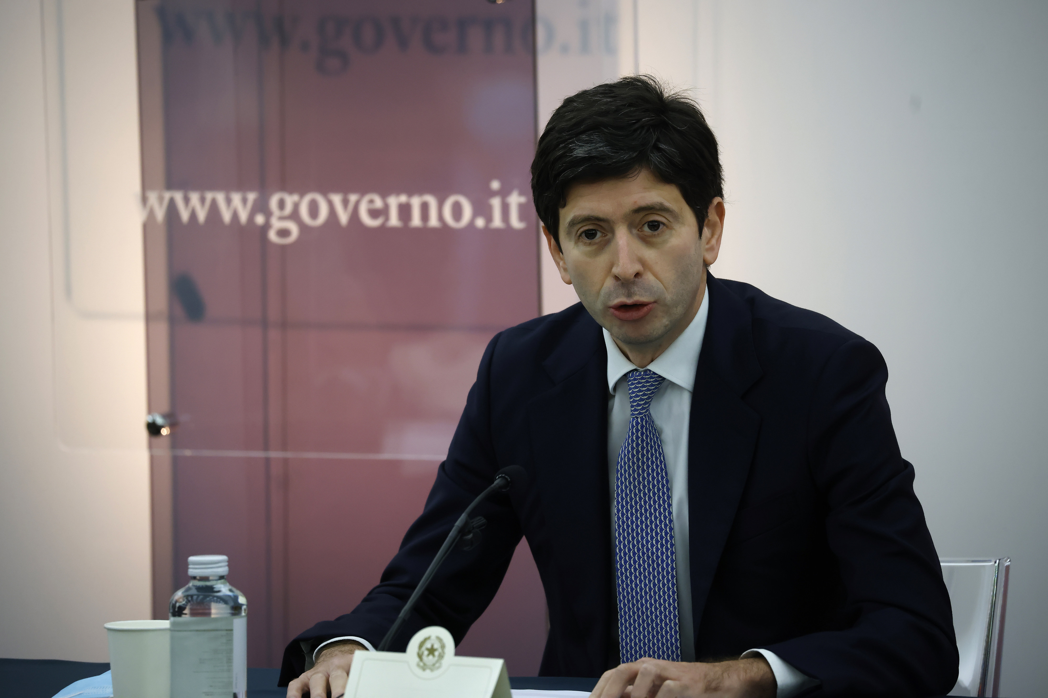 Lockdown per non vaccinati in Italia, cos’è il 2G che spopola in Europa