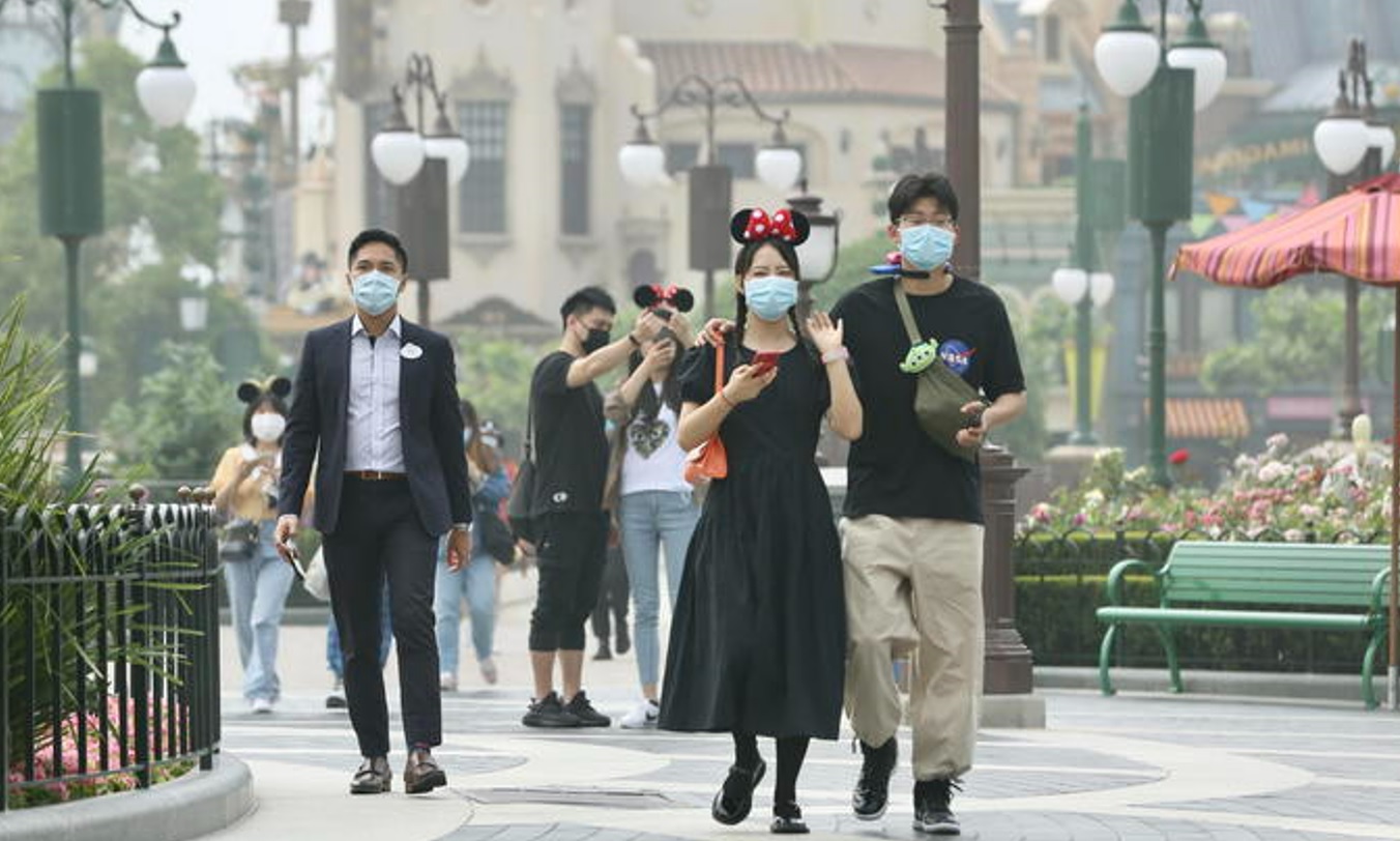 Covid, Shanghai, tre casi positivi, voli cancellati e scuole chiuse