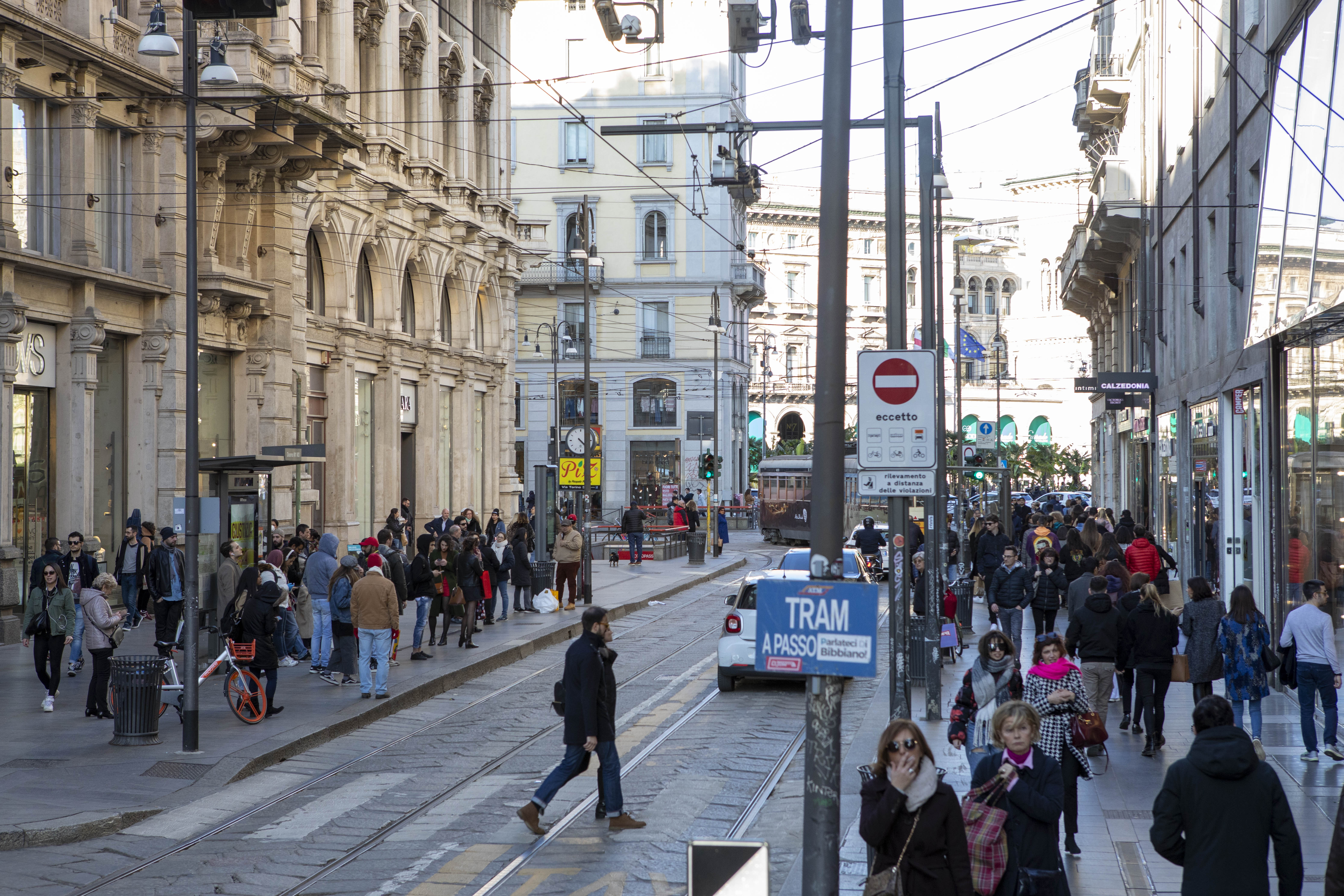 Fa flessioni in tangenziale, 20enne travolto e ucciso da un’auto