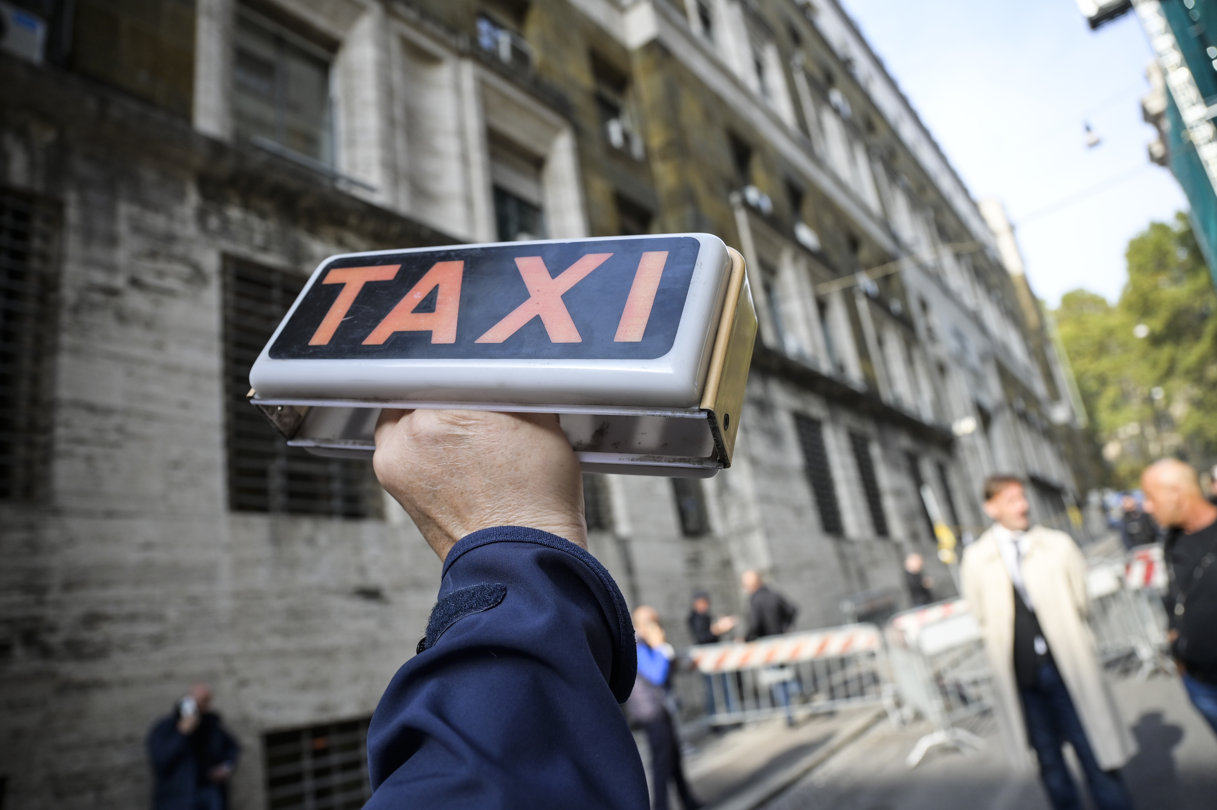 C’è chi difende  le rendite di posizione