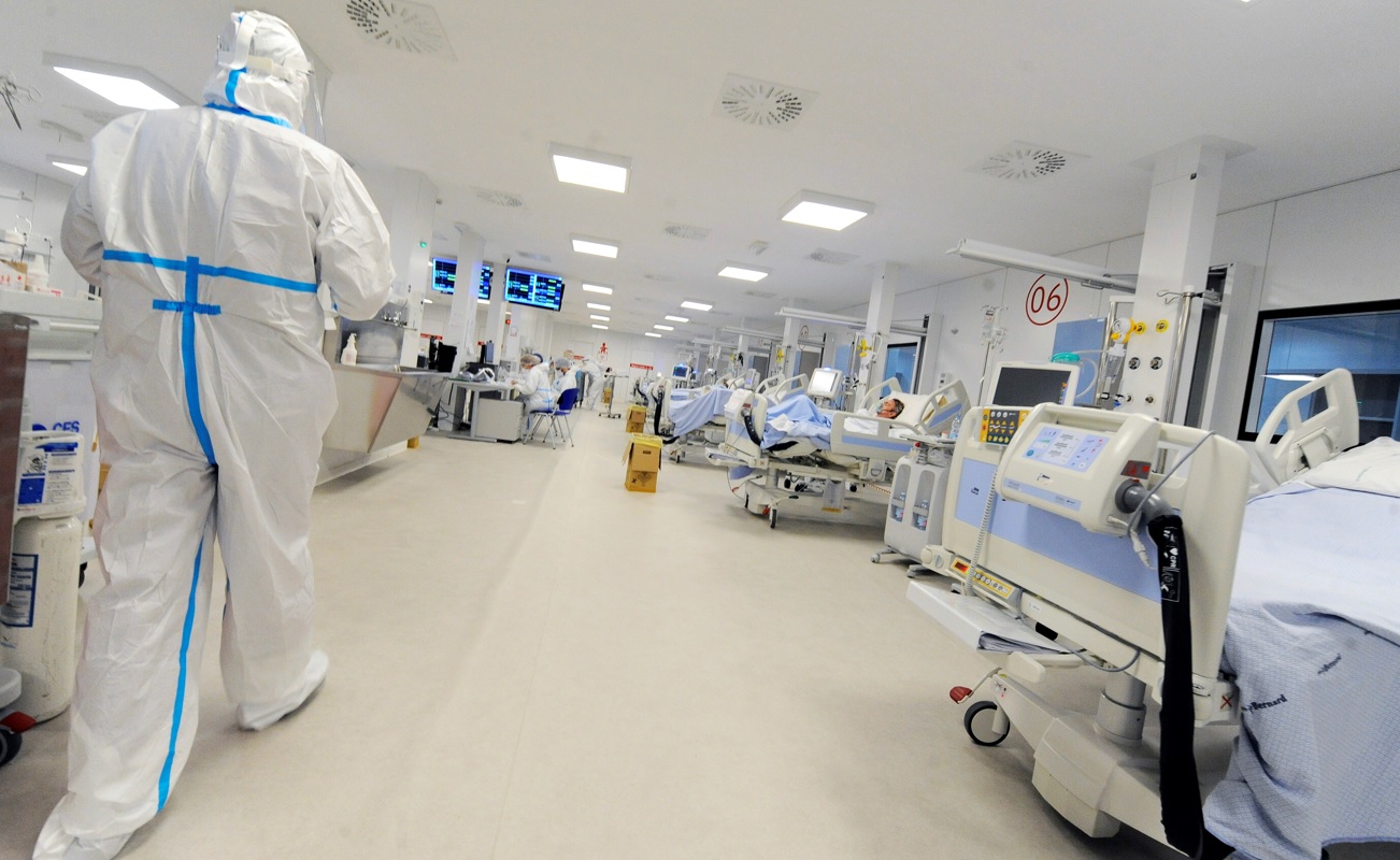 Covid, occupazione terapie intensive scende al 12%