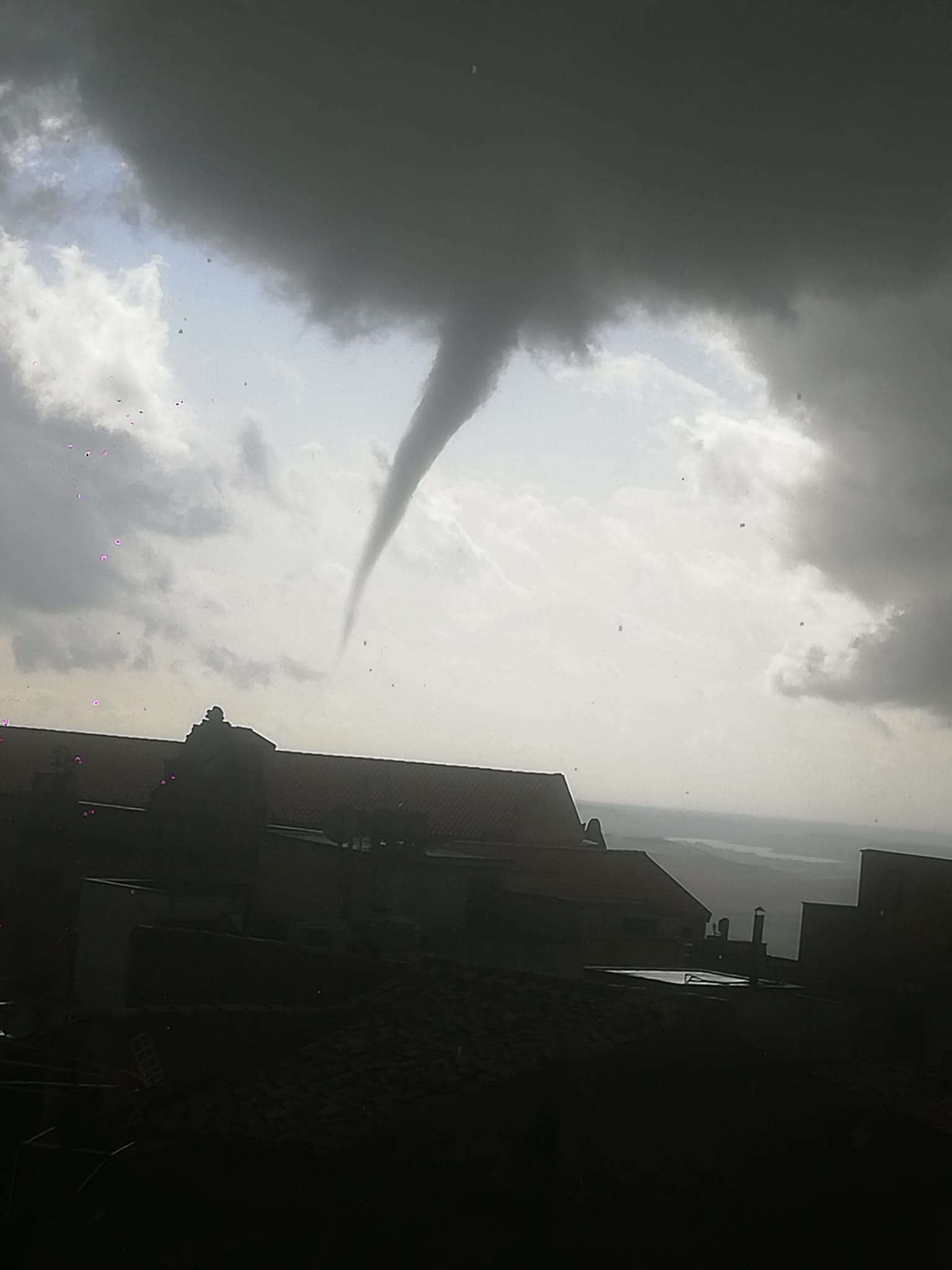 Maltempo in Sicilia, 2 giugno con pioggia e trombe d’aria: disagi in diverse zone dell’Isola VIDEO Maltempo in Sicilia, 2 giugno con pioggia e trombe d’aria: disagi in diverse zone dell’Isola VIDEO