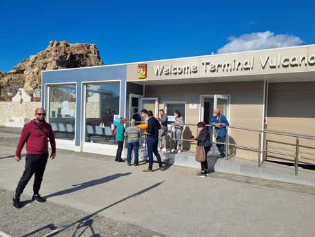 “Zona rossa” a Vulcano, abitanti in protesta, “Vogliamo controlli”