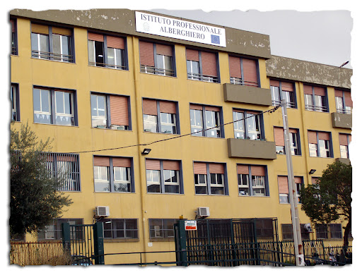 Maltempo a Catania, crolla soffitto dell’Alberghiero Wojtyla, paura nelle scuole