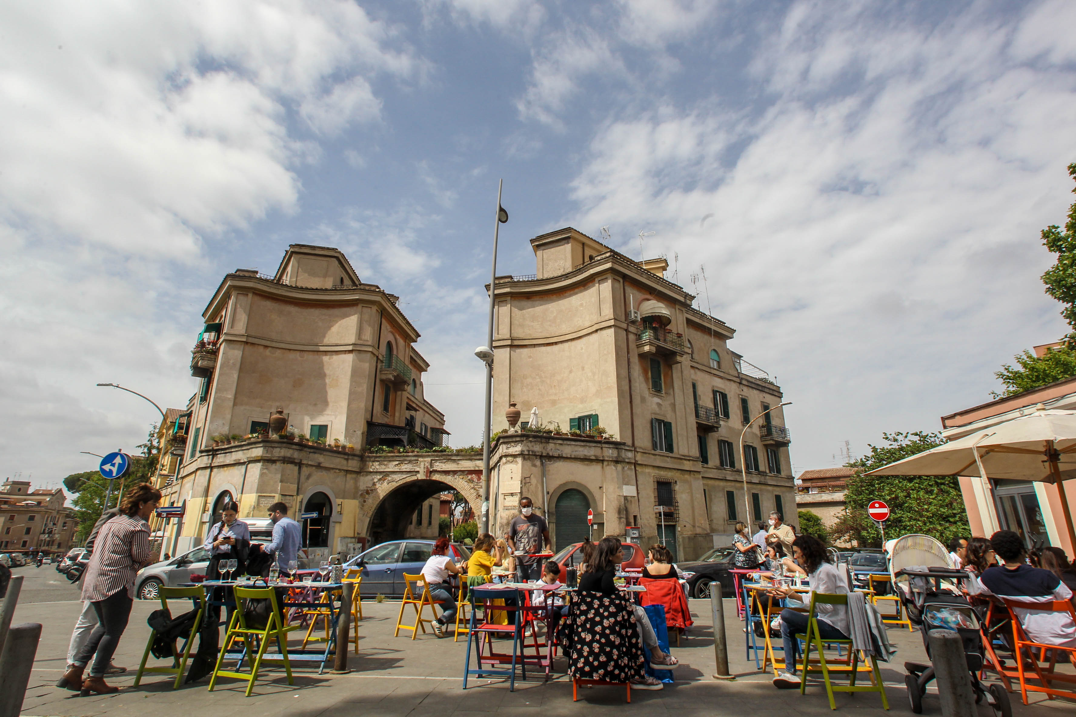 L’Italia resta in zona bianca, ma sono tre le regioni a rischio