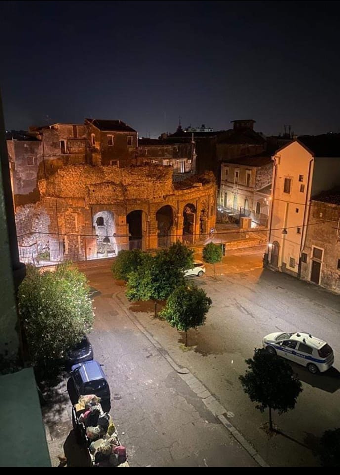 Largo Odeon, quando i cittadini “chiudono” le piazze alle auto