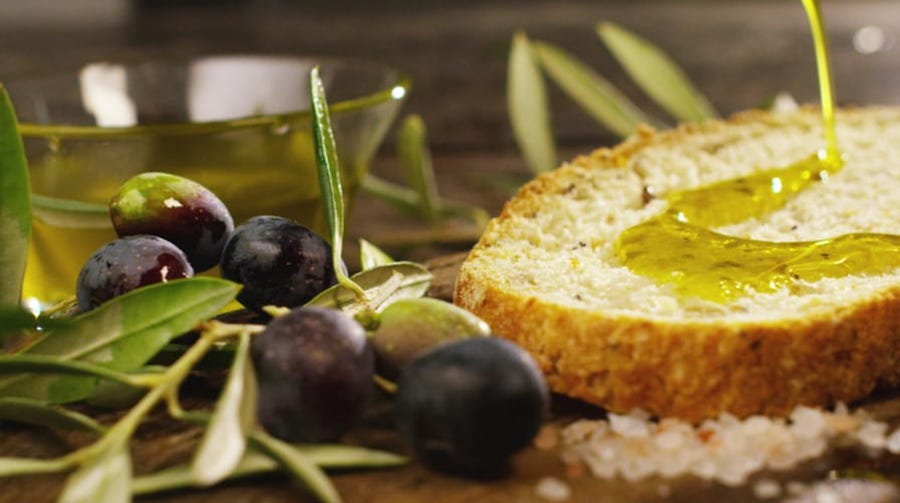 Olio extravergine d’oliva, i rincari colpiscono e il prezzo rischia di “esplodere”
