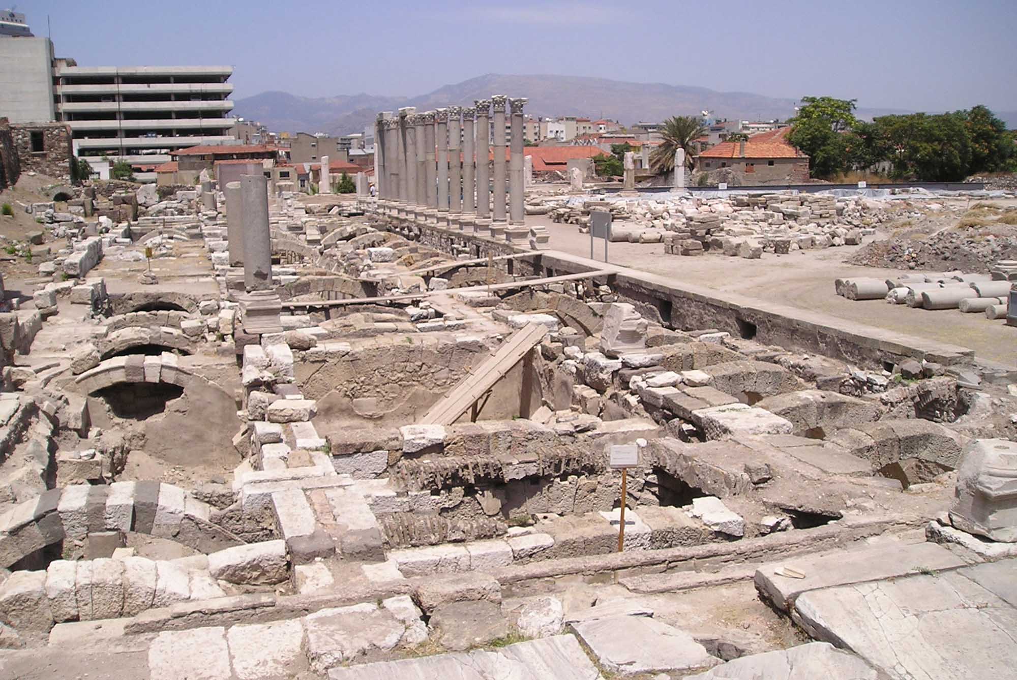 UniCt valorizzerà il patrimonio archeologico dell’agorà romana dell’antica Smirne UniCt valorizzerà il patrimonio archeologico dell’agorà romana dell’antica Smirne