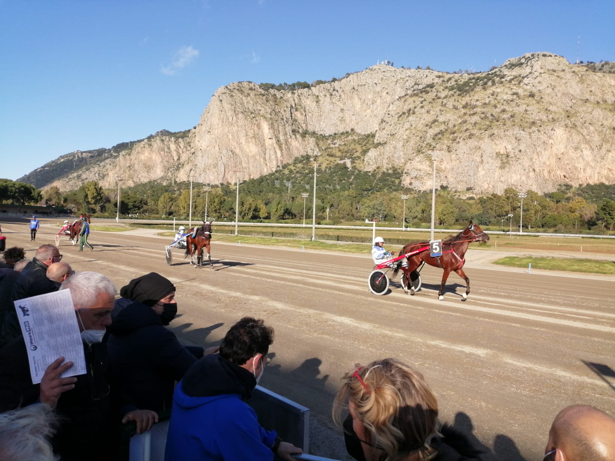 Palermo riscopre passione per l’ippica, in duemila per riapertura