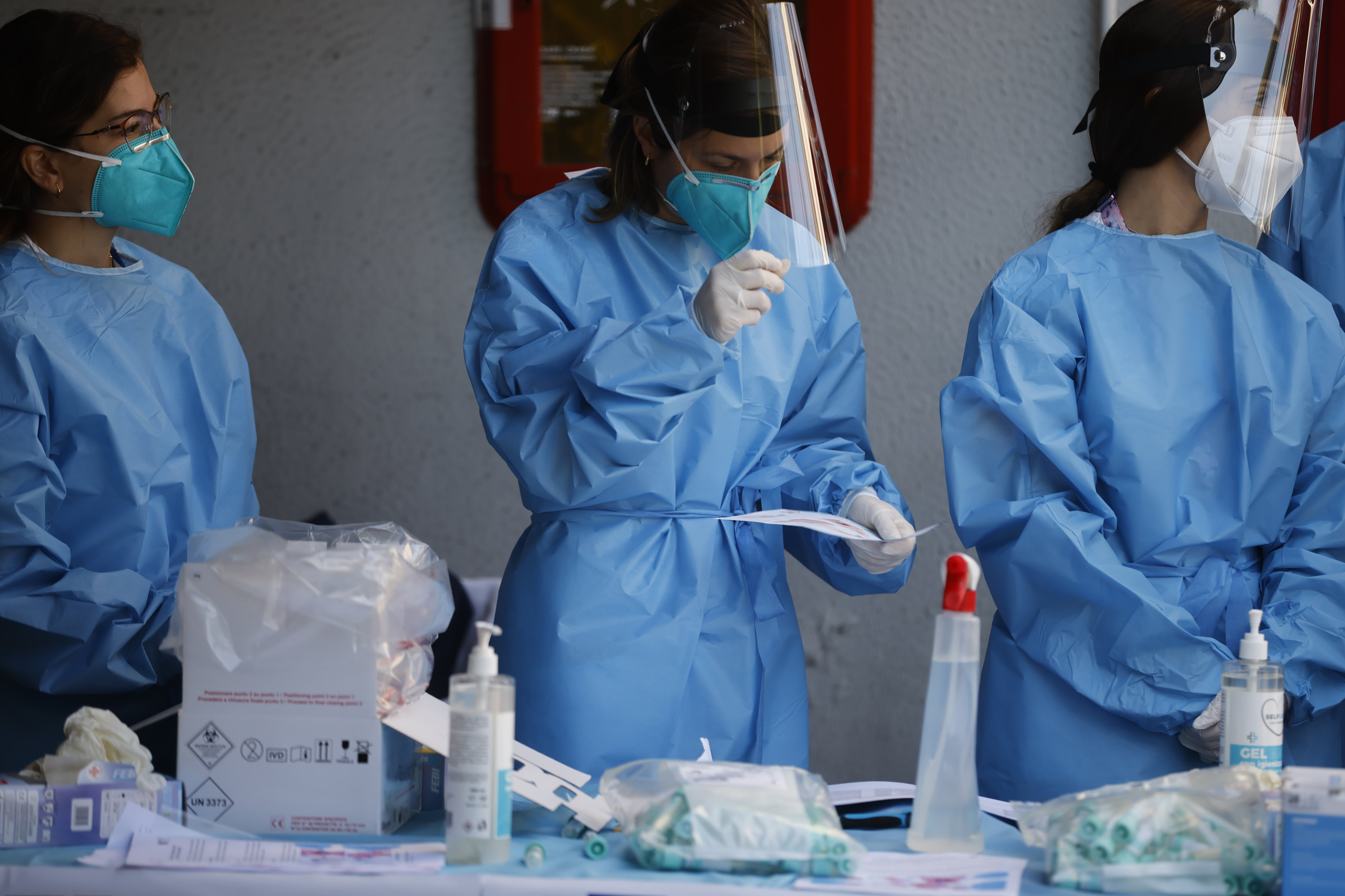 Ondata estiva Covid, Iss: cala Rt, aumenta incidenza. E’ corsa alla quarta dose