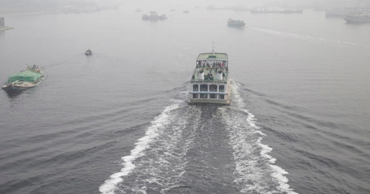 Bangladesh, incendio su un traghetto, almeno 36 morti, oltre 70 feriti