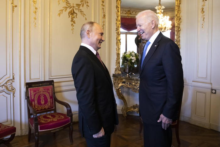 Ucraina, gelo nella videocall tra Joe Biden e Wladimir Putin