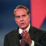 È morto Bob Dole, sfidò Bill Clinton nel 1996, il messaggio della moglie
