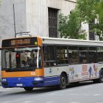 Palermo, vuole salire sul tram senza mascherina e picchia vigilante