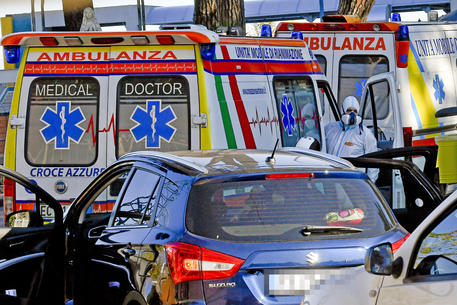Covid, ricoveri su, ma meno gravi, pochi giorni in ospedale