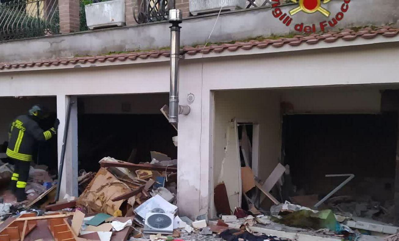 Esplosione gas in una villetta vicino Roma, grave una donna