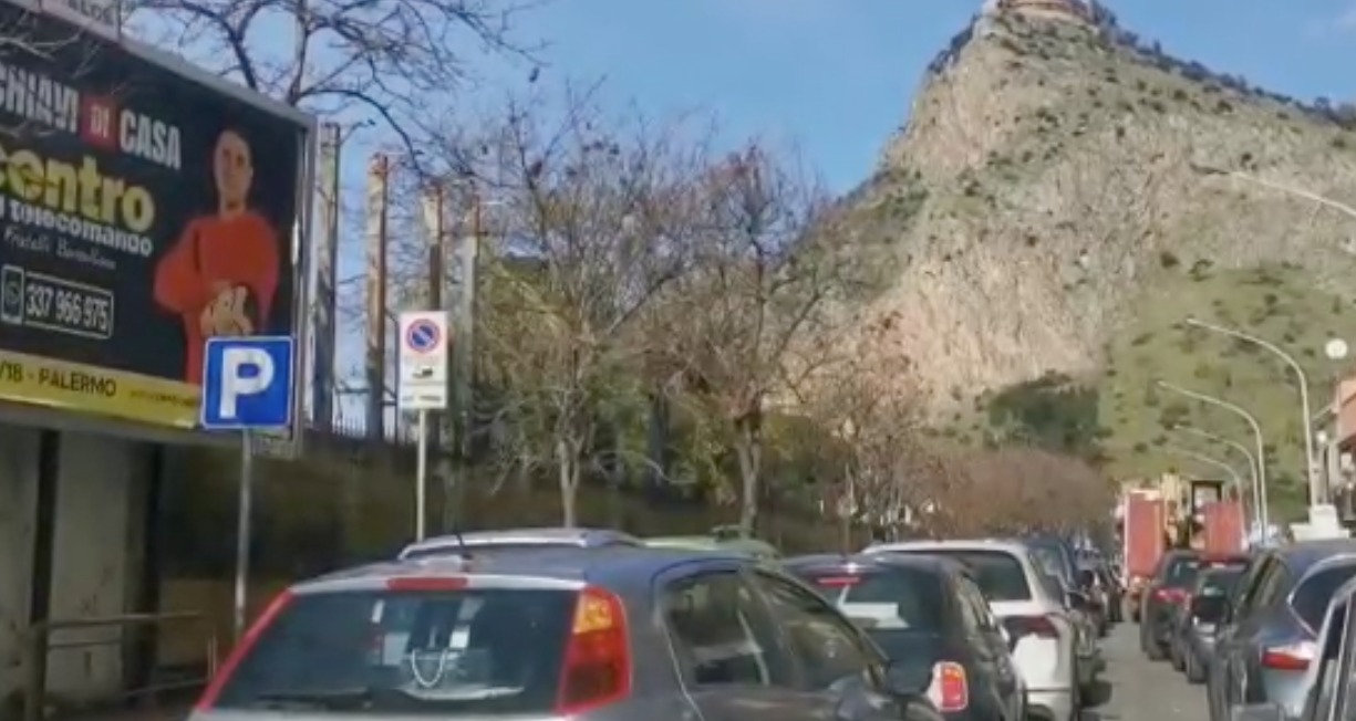 Covid, in hub Palermo fino a 4 ore d’attesa per un tampone