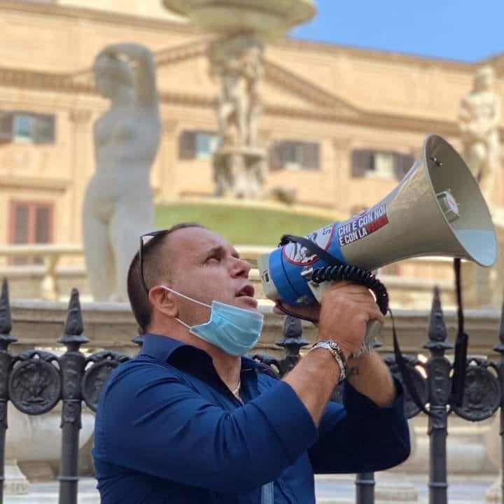 Palermo, finte vaccinazioni ai leader no vax, fermati