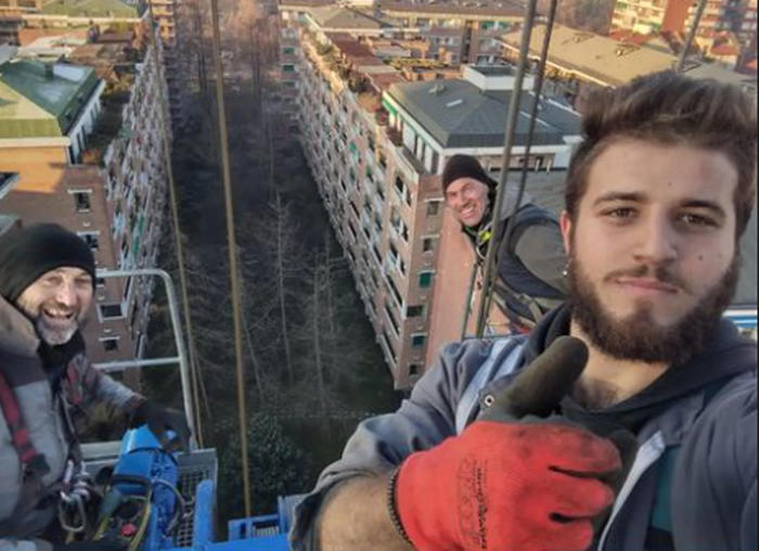 Gru cade su palazzo, chi sono i tre operai morti