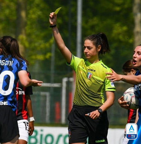 Ferrieri Caputi è la prima donna ad arbitrare squadra di serie A