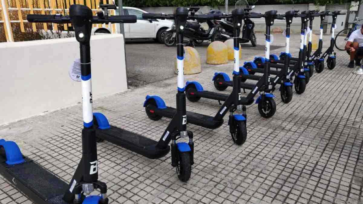 Egadi, stop a bici e monopattini in aree pedonali