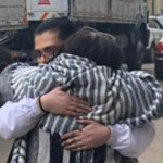 Patrick Zaki è stato scarcerato, l’abbraccio con la madre, “Sto bene”