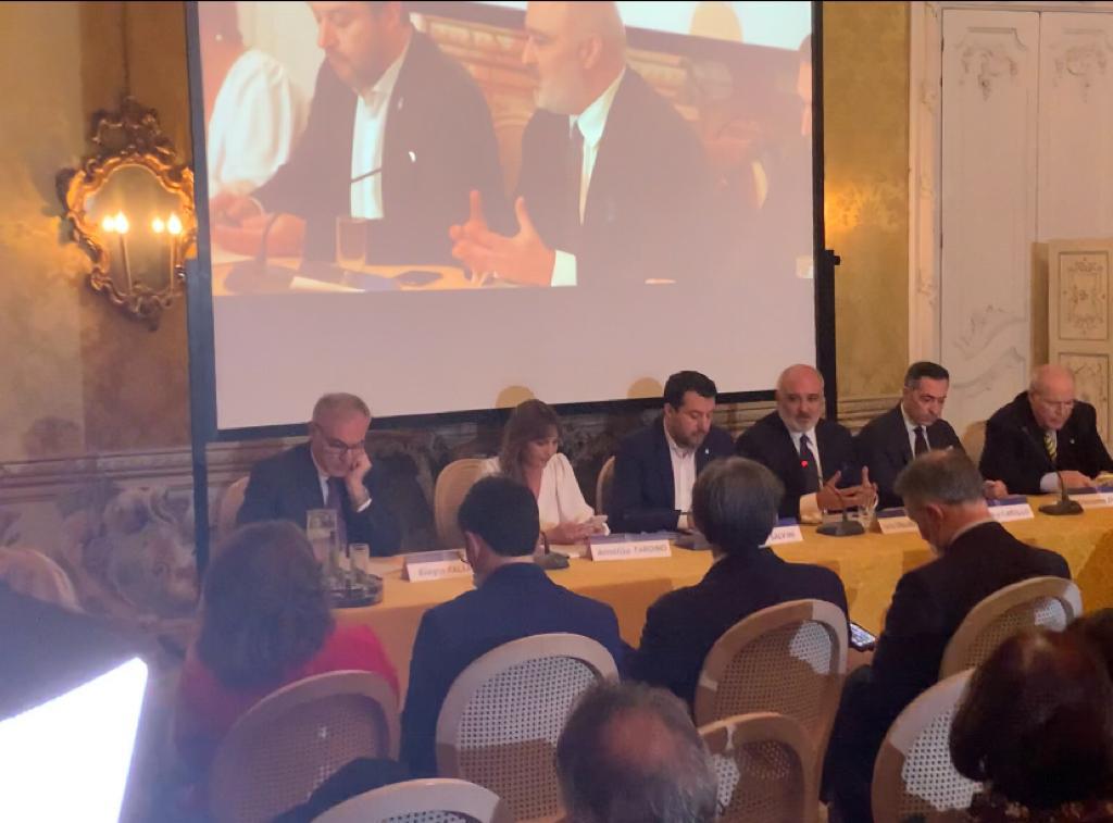 Salvini si smarca per il Quirinale, alleanza con Renzi a Palermo?