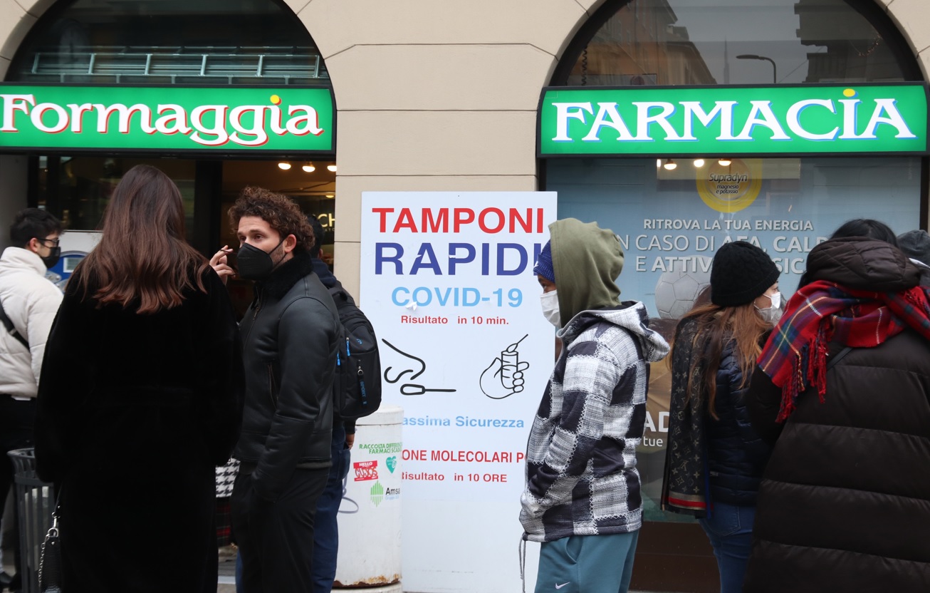 Covid, Regioni al Cts, “Stop quarantena per chi ha la terza dose”