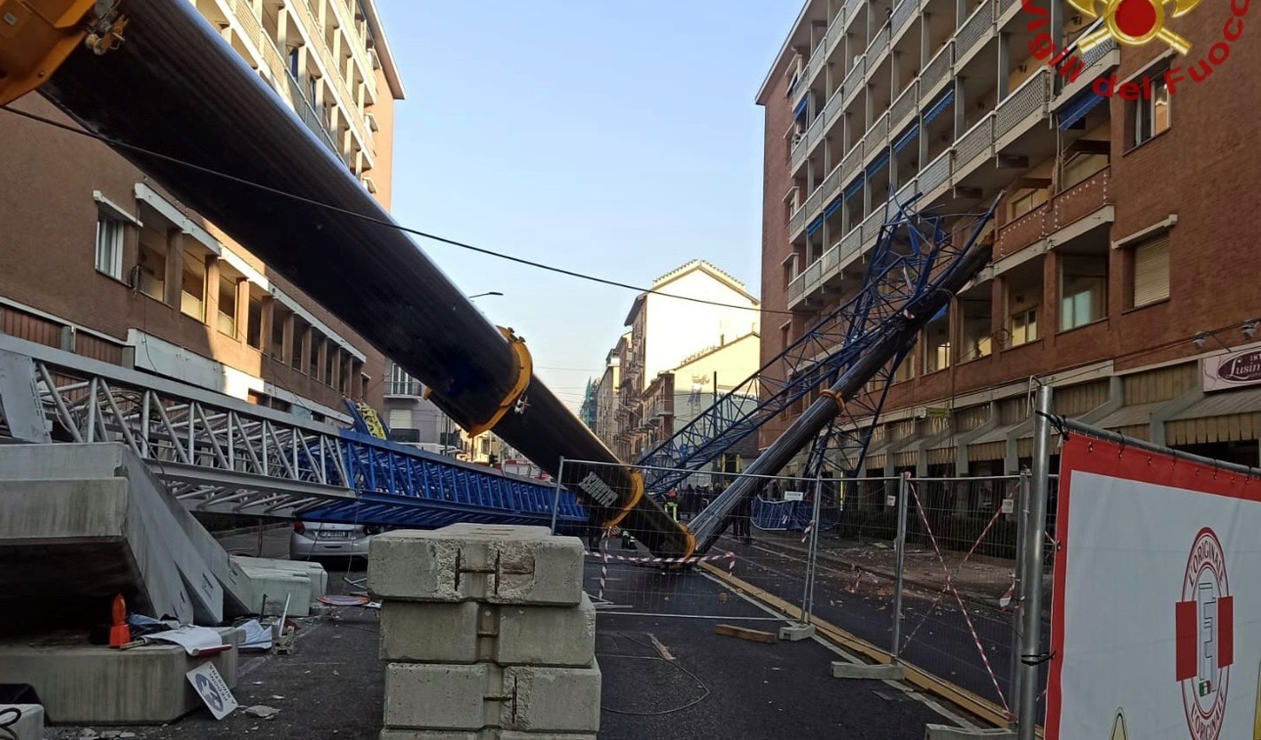 Gru crollata a Torino, morti 3 operai, al via le indagini