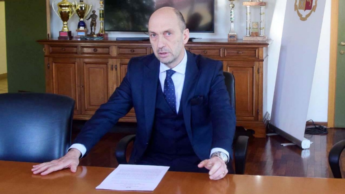 Suicida nella sala riunioni il questore di Biella Gianni Triolo