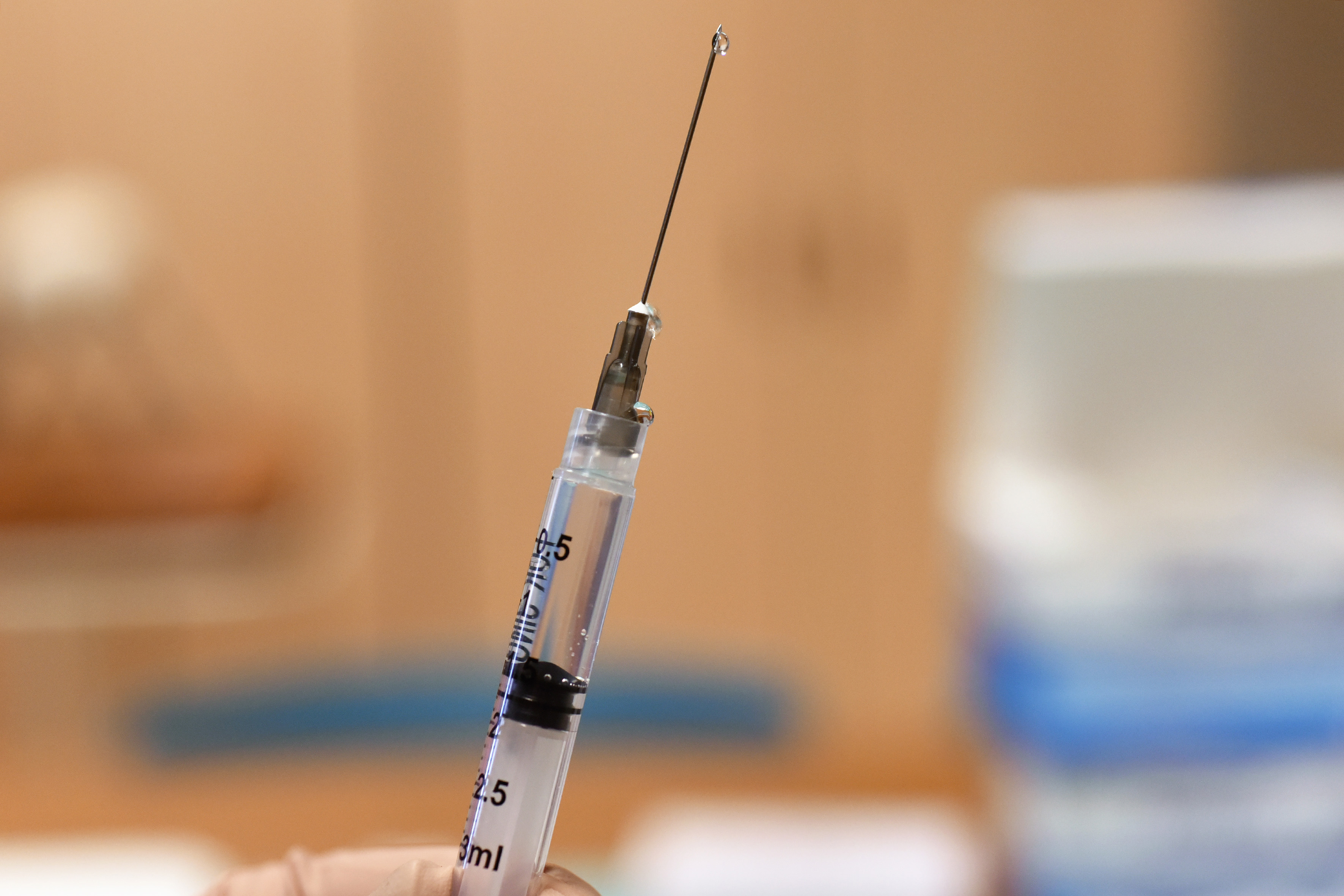 Vaccini, Ema approva Novavax, perché è diverso dagli altri