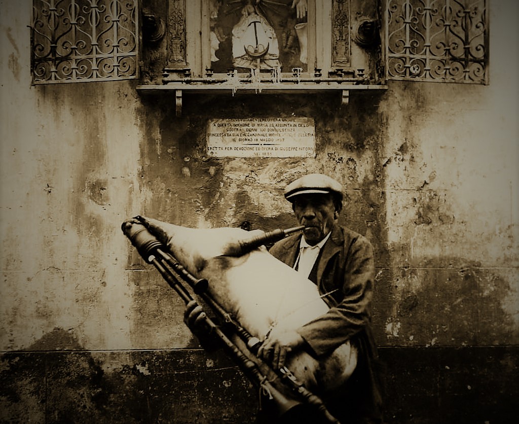 Natale, da qui la diretta streaming ricordando i musicisti “orvi”