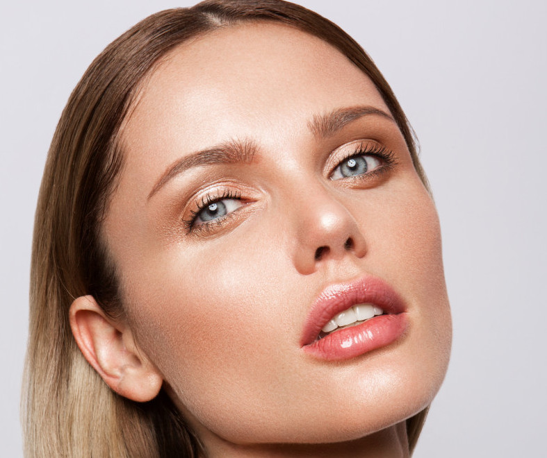 Illuminante: un cosmetico che fa risplendere la pelle del viso dall’interno