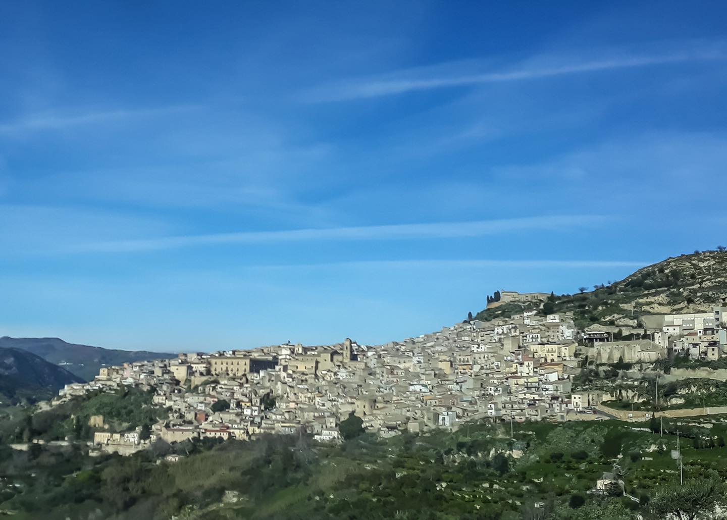 Leonforte, via alla cessione di immobili ricadenti dentro aree Peep