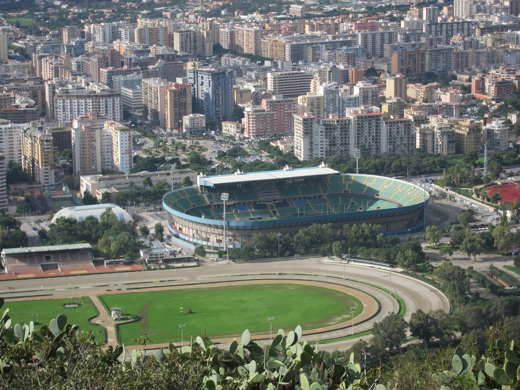 Palermo, tariffe degli impianti sportivi, Orlando nella bufera